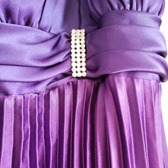 Dress - Picture 5 of 8